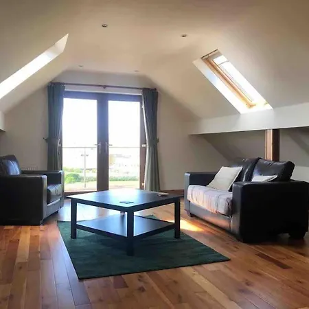 Islands View - Spacious Family Holiday home *